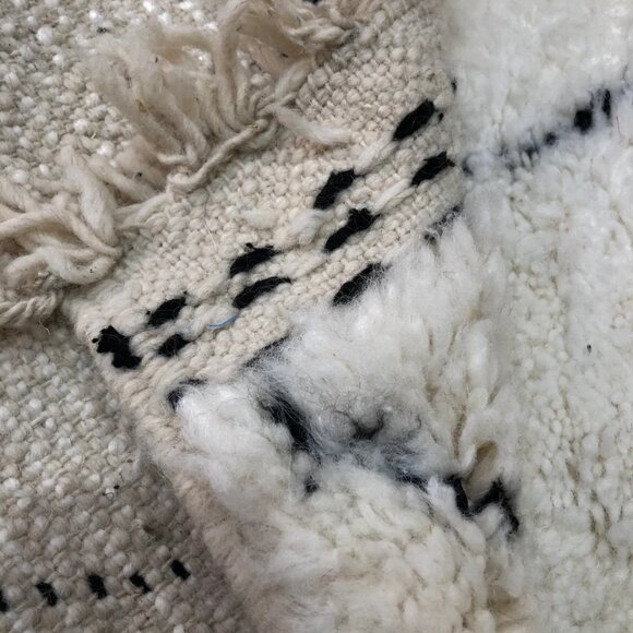 Beautiful Beni Ourain Handwoven Rug 8'.2"x5'.2" -Pure Wool Carpet- Free delivery - Picture 6 of 6